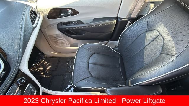 Used 2023 Chrysler Pacifica Limited FWD image 12