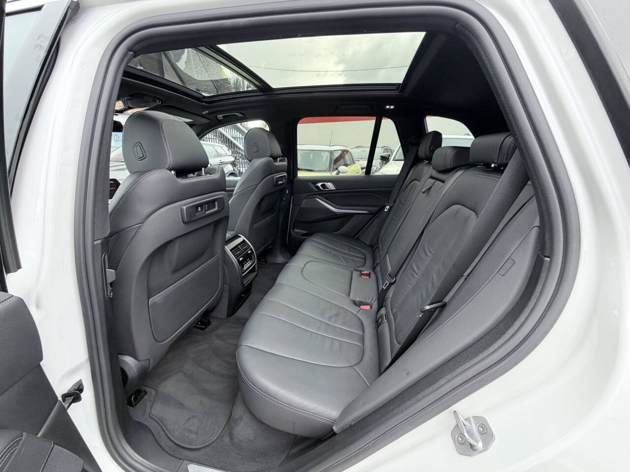 Used 2019 BMW X5 xDrive40i w/ Convenience Package AWD/4WD image 14