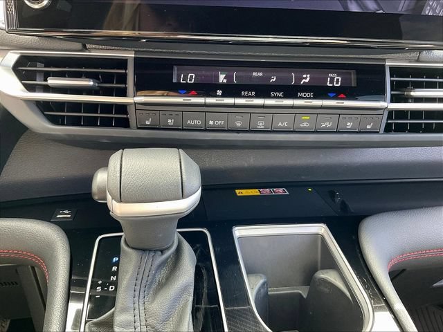Used 2025 Toyota Sienna XSE w/ XSE Premium Package FWD image 17