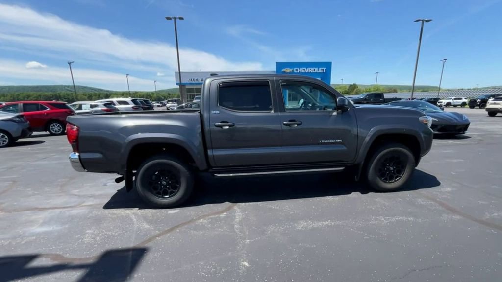 Used 2019 Toyota Tacoma SR5 AWD/4WD image 9