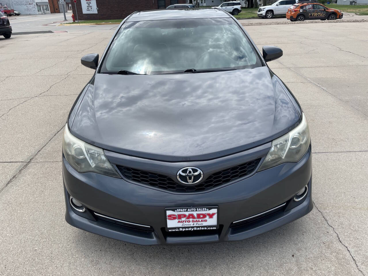 Used 2014 Toyota Camry SE w/ Leather Package FWD image 9