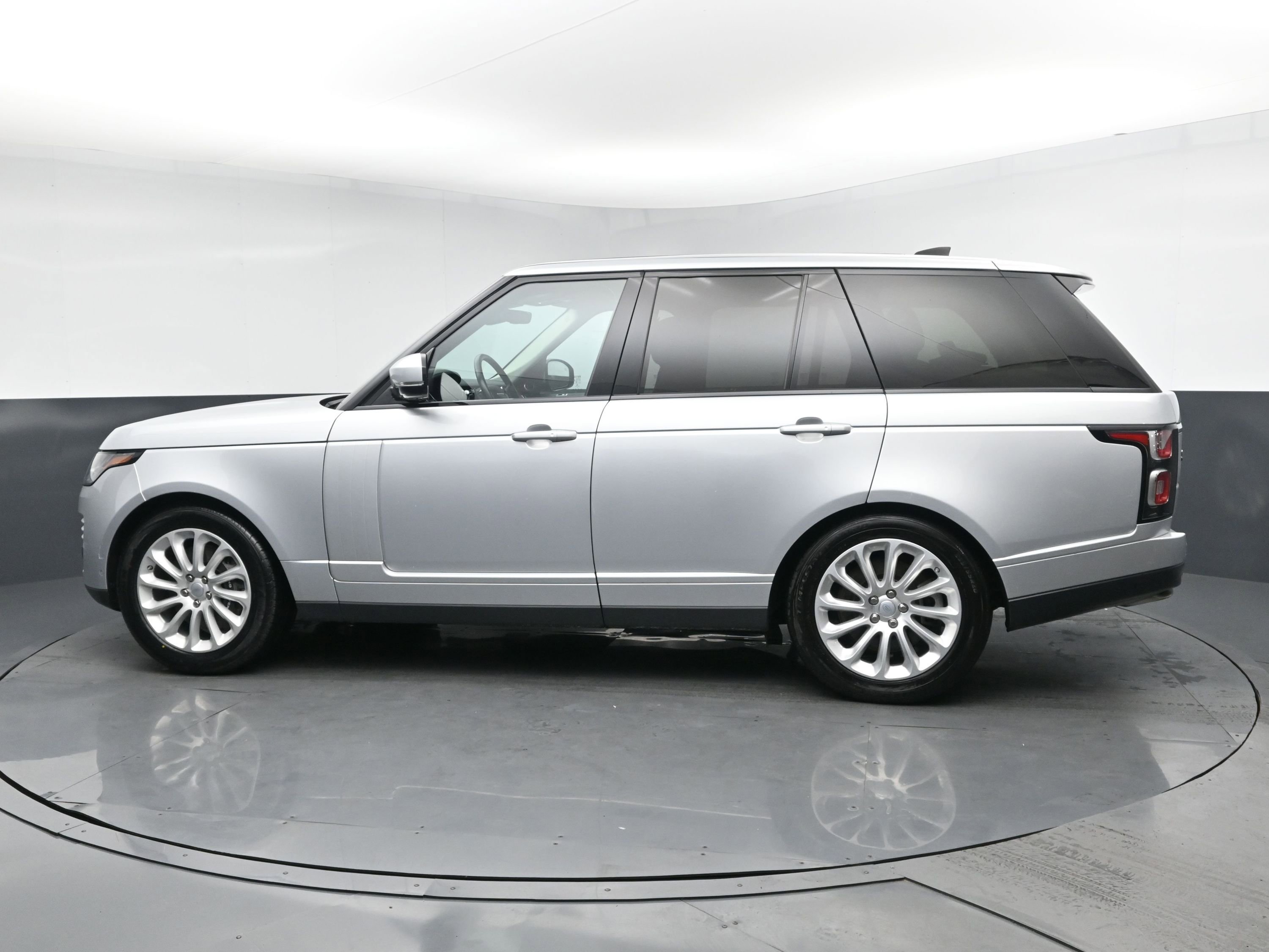 Used 2020 Land Rover Range Rover HSE image 4