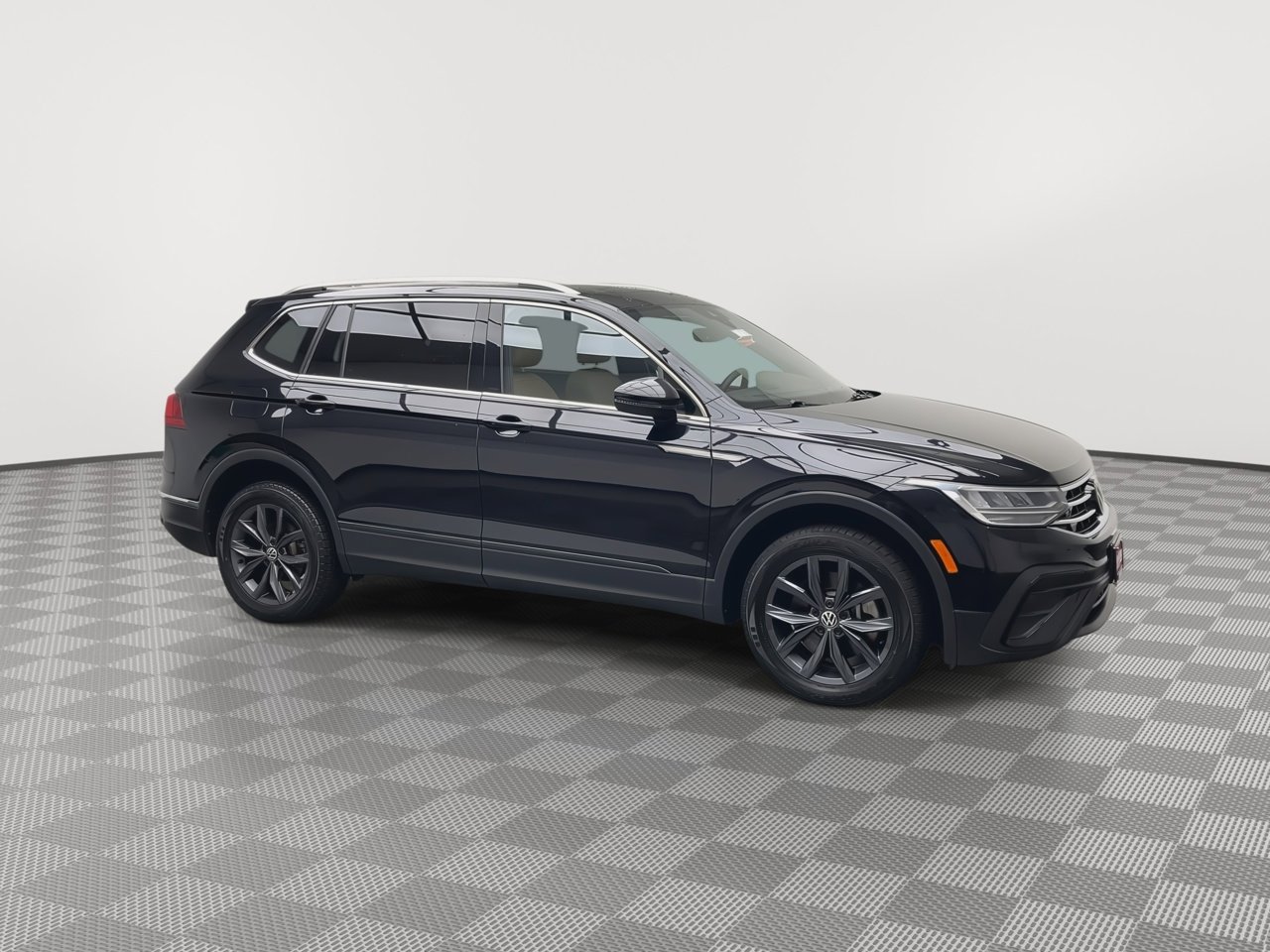 Used 2022 Volkswagen Tiguan SE AWD/4WD image 41