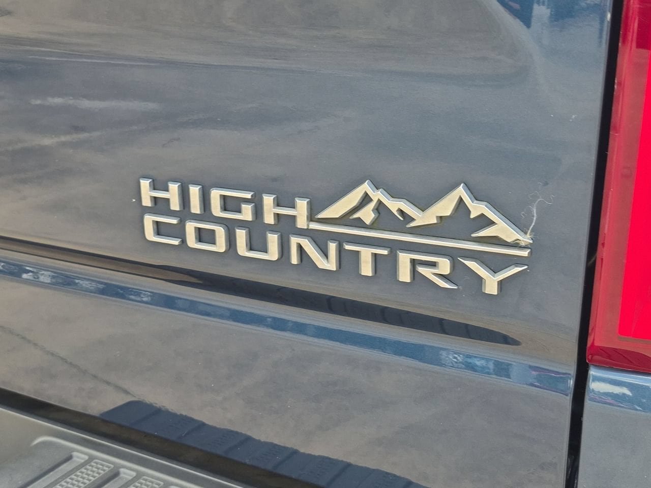 Used 2020 Chevrolet Silverado 1500 High Country w/ Technology Package AWD/4WD image 7