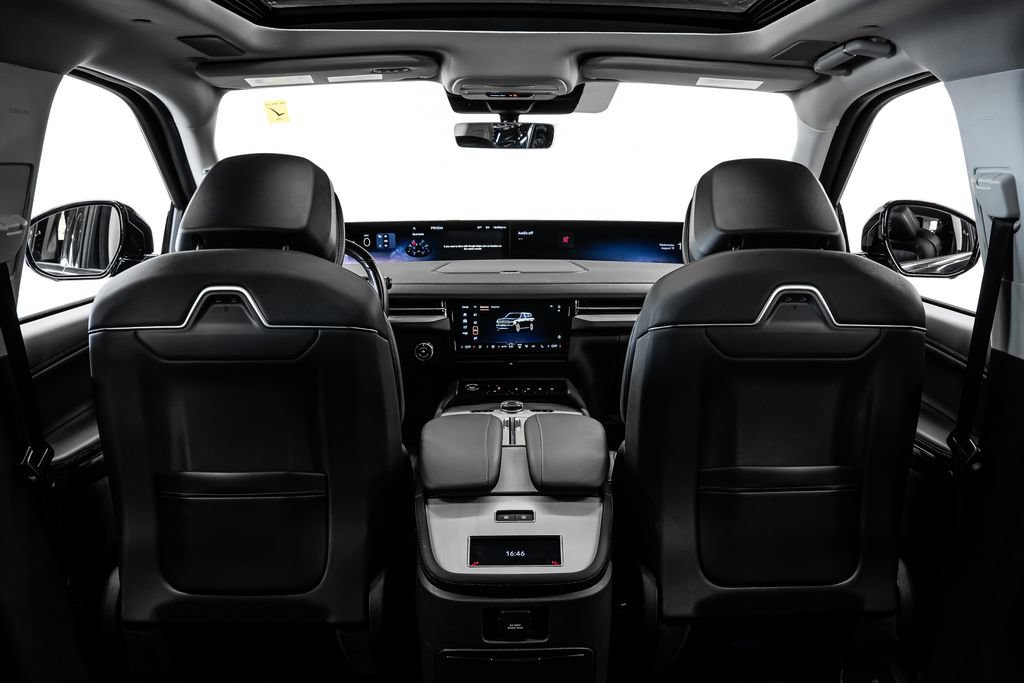 Used 2025 Lincoln Navigator L Reserve AWD/4WD image 19