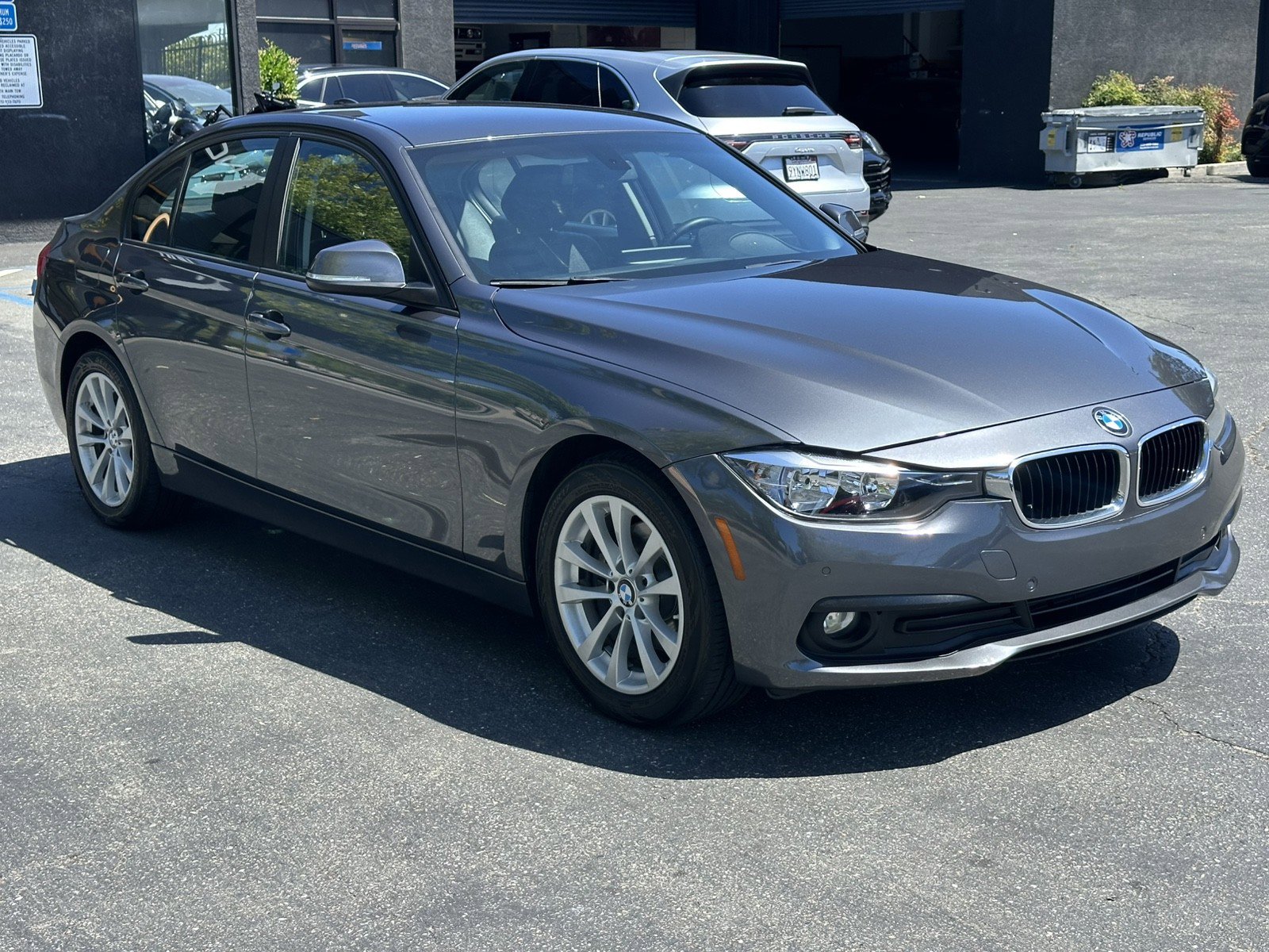Used 2017 BMW 320i Sedan RWD image 7