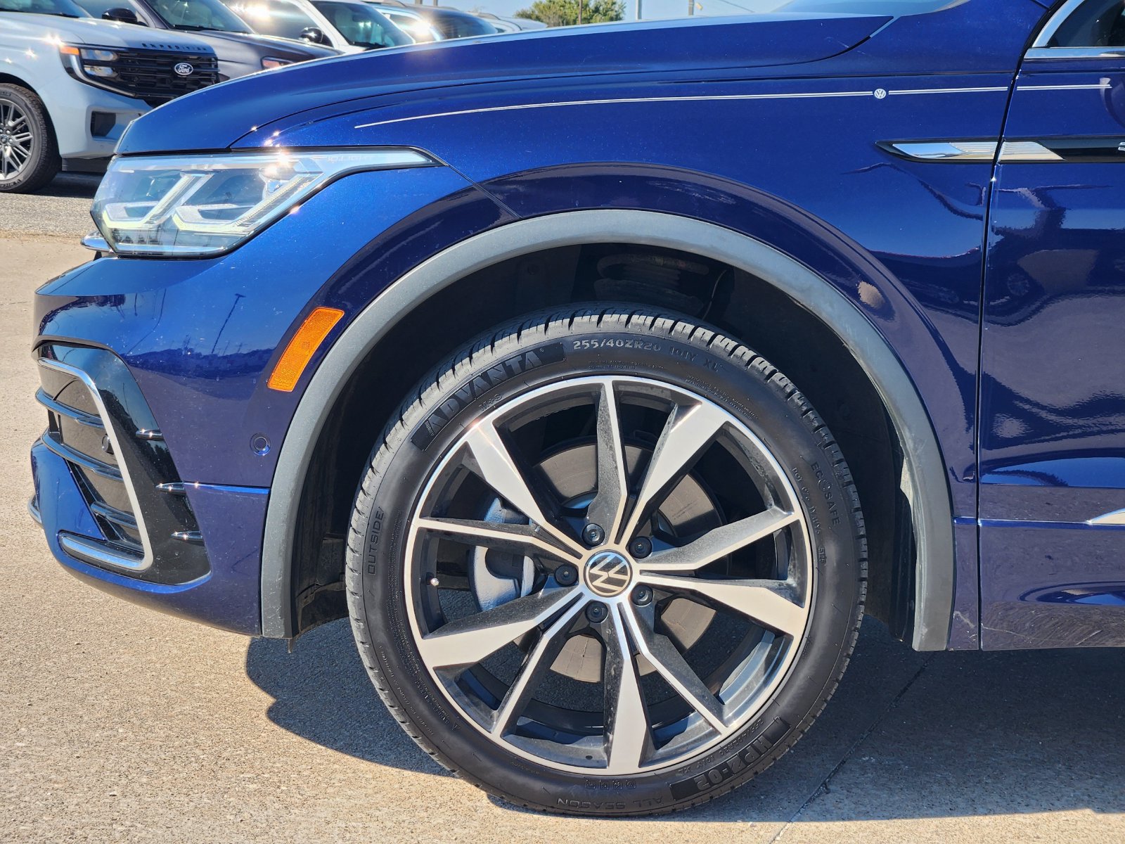 Used 2024 Volkswagen Tiguan SEL R-Line AWD/4WD image 9