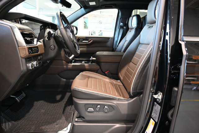 New 2026 GMC Yukon XL Denali Ultimate AWD/4WD image 12