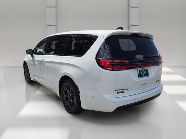 Used 2024 Chrysler Pacifica Limited FWD image 3
