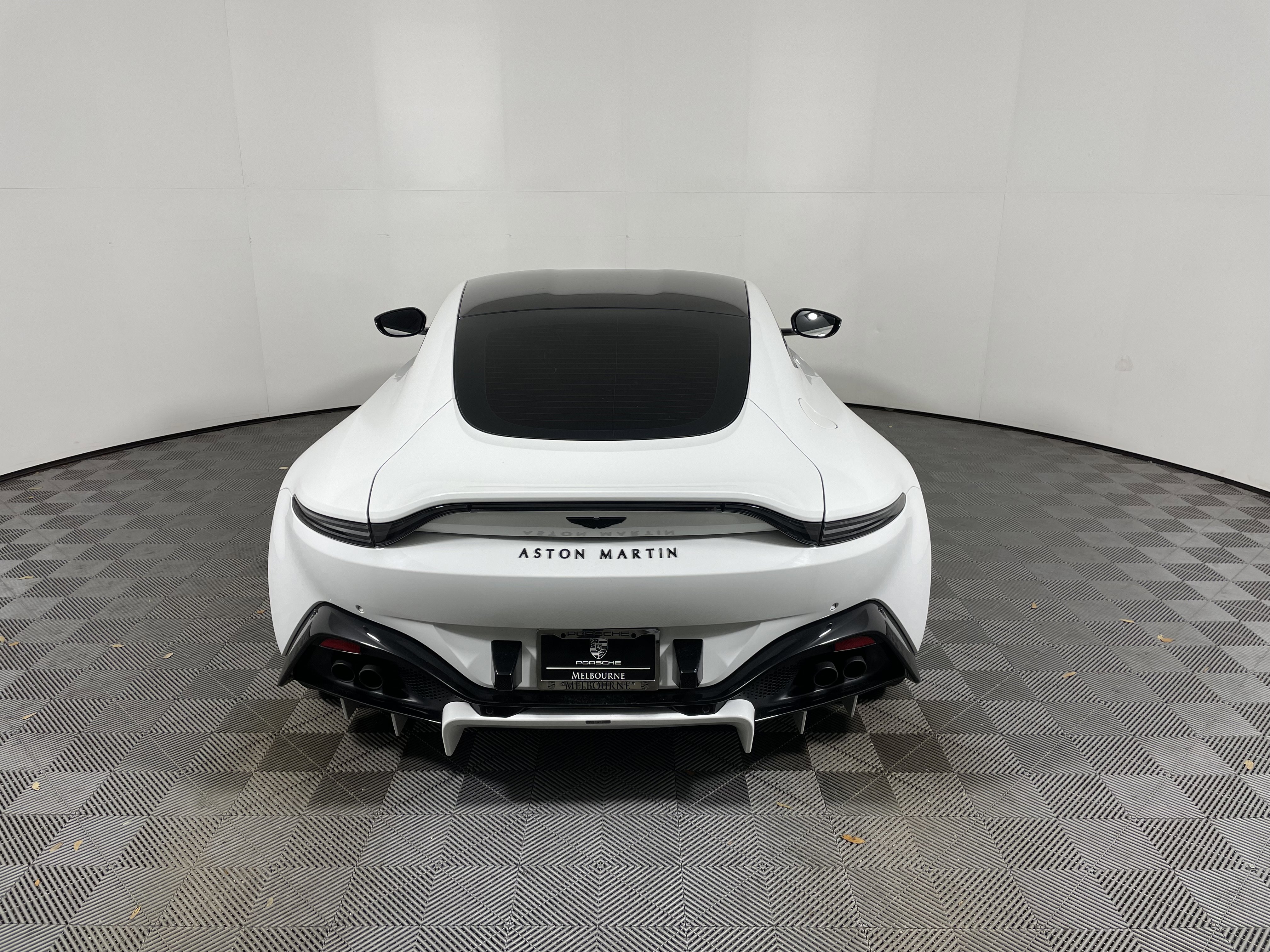 Used 2023 Aston Martin V8 Vantage Coupe image 4