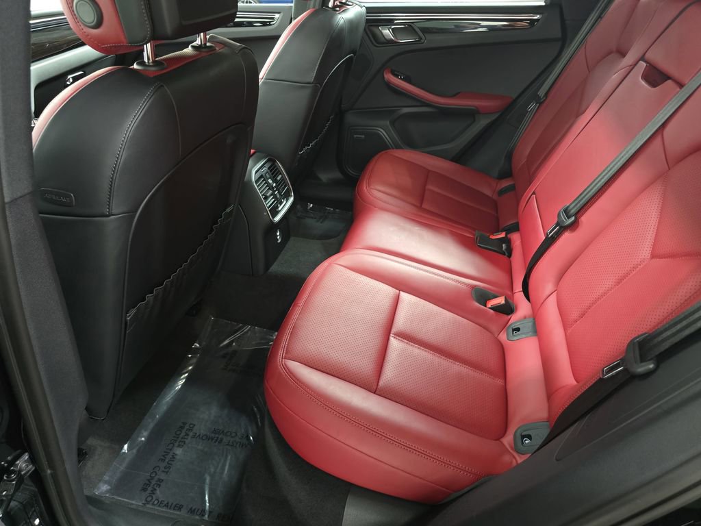 Used 2025 Porsche Macan image 24