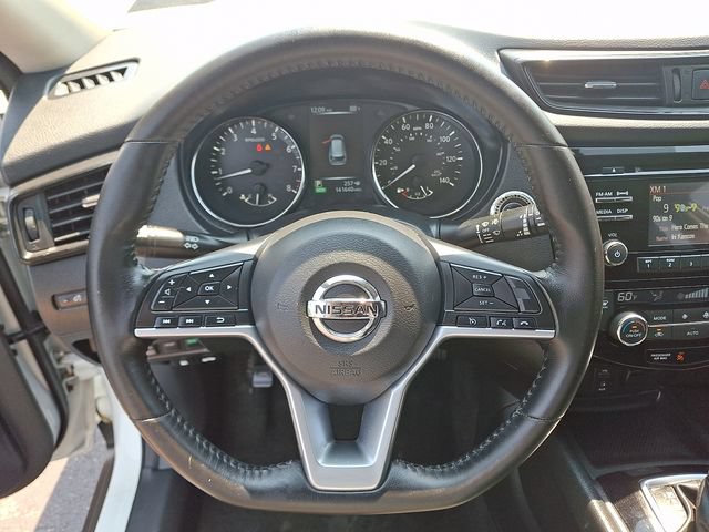 Used 2017 Nissan Rogue SV AWD/4WD image 19