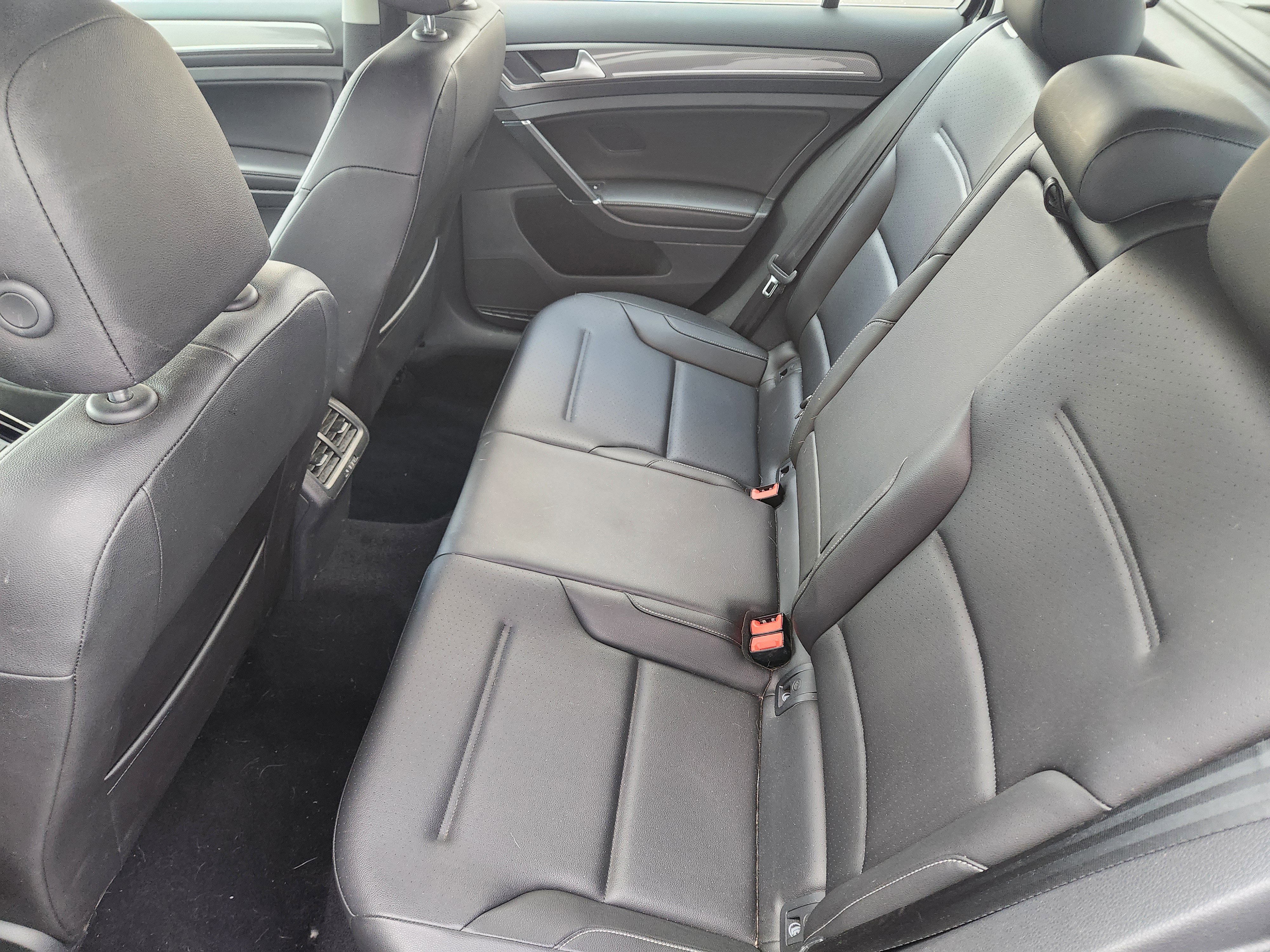 Used 2017 Volkswagen Golf Alltrack S image 22