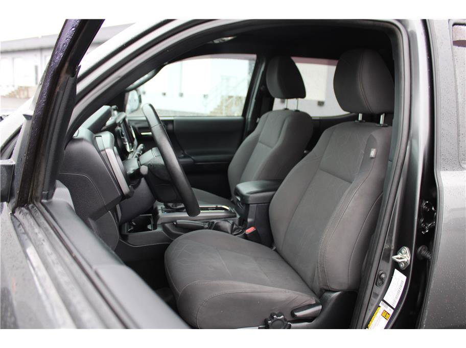 Used 2017 Toyota Tacoma TRD Off-Road w/ Premium & Technology Package image 8