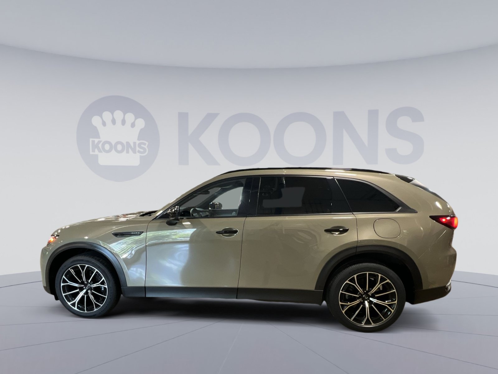 Used 2025 MAZDA CX-70 Plug-In Hybrid w/ Premium Plus AWD/4WD image 2