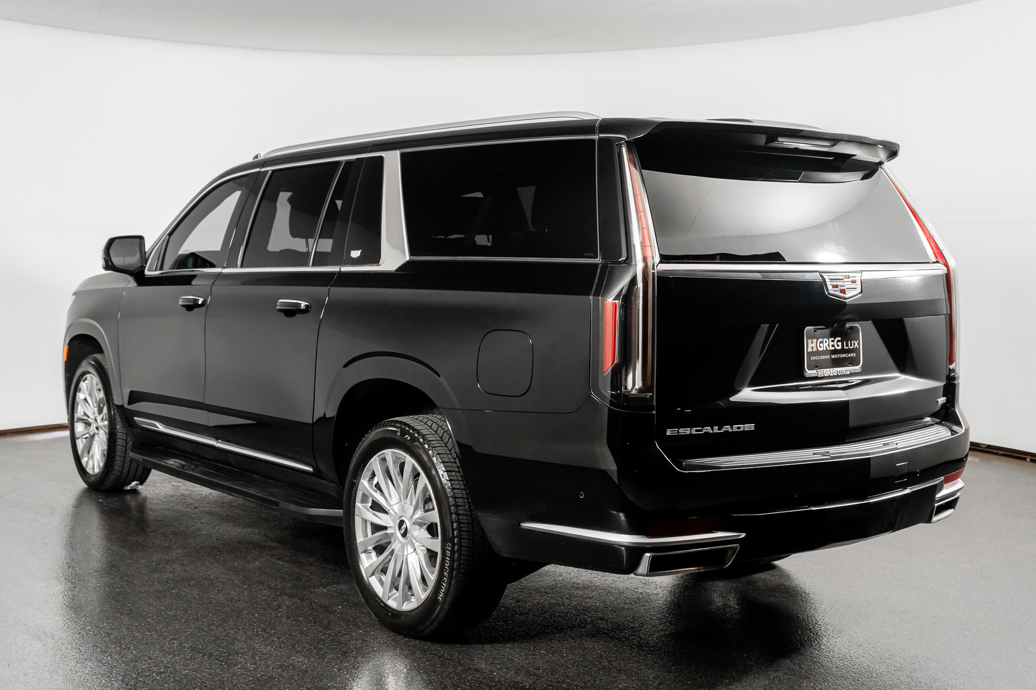 Used 2024 Cadillac Escalade ESV Premium Luxury image 16