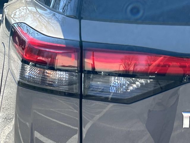 Used 2024 Nissan Pathfinder Platinum image 12