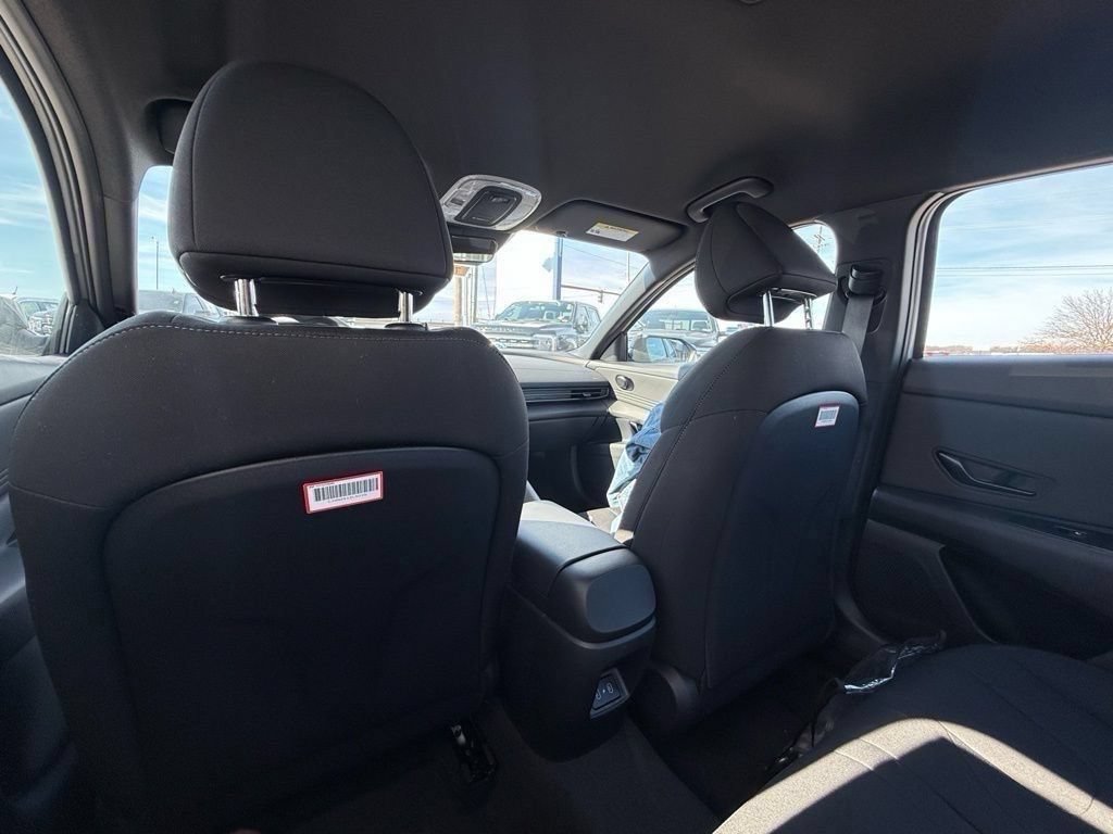 Used 2024 Hyundai Elantra SEL FWD image 25