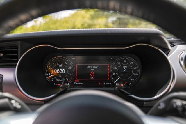 Used 2018 Ford Mustang GT Premium w/ Equipment Group 401A RWD image 24