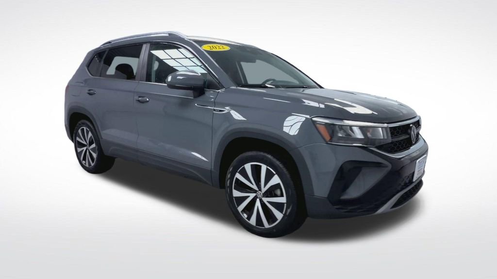 Used 2022 Volkswagen Taos SE w/ Driver Assistance Package AWD/4WD image 18
