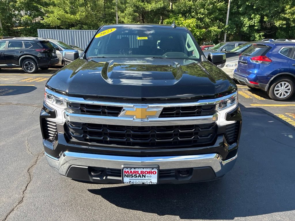 Used 2023 Chevrolet Silverado 1500 LT AWD/4WD image 2
