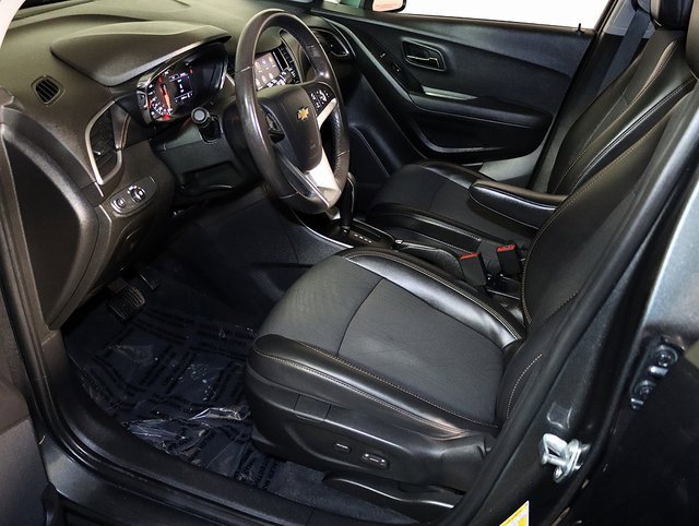 Used 2020 Chevrolet Trax LT w/ LT Convenience Package image 13