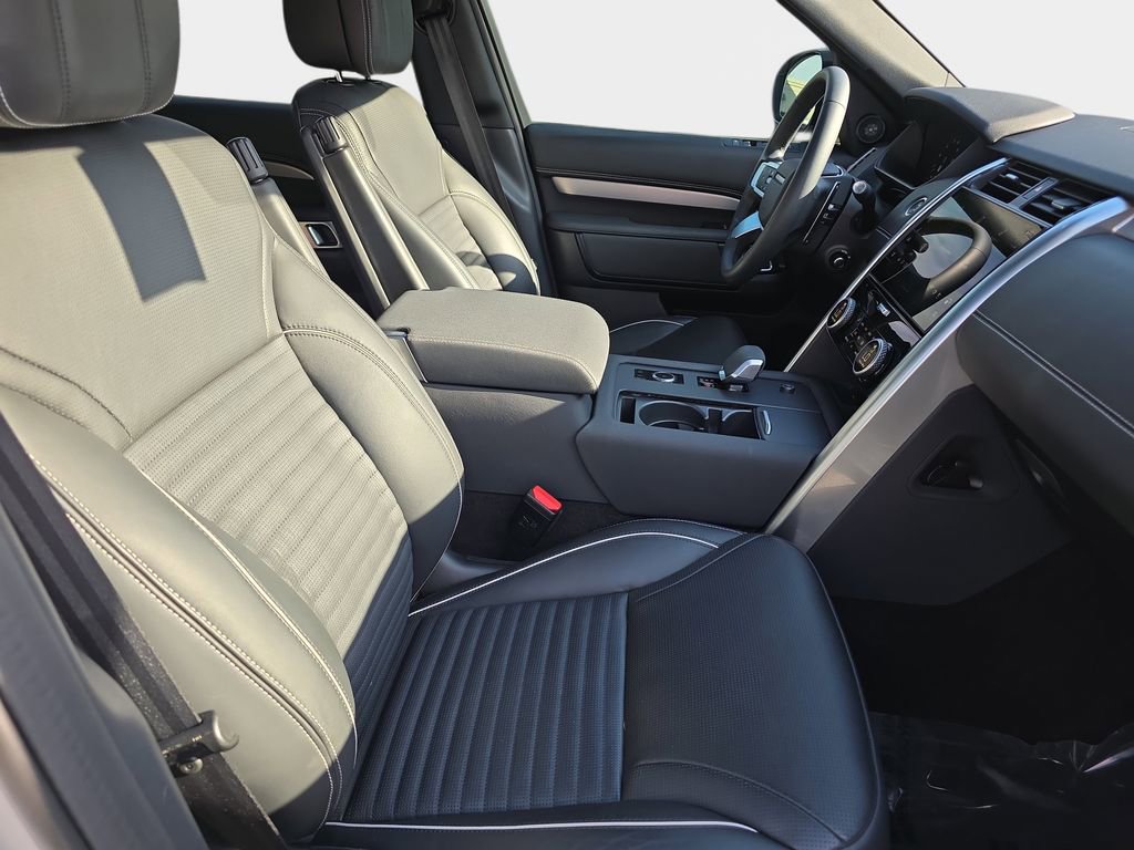 Certified 2024 Land Rover Discovery Dynamic SE AWD/4WD image 12