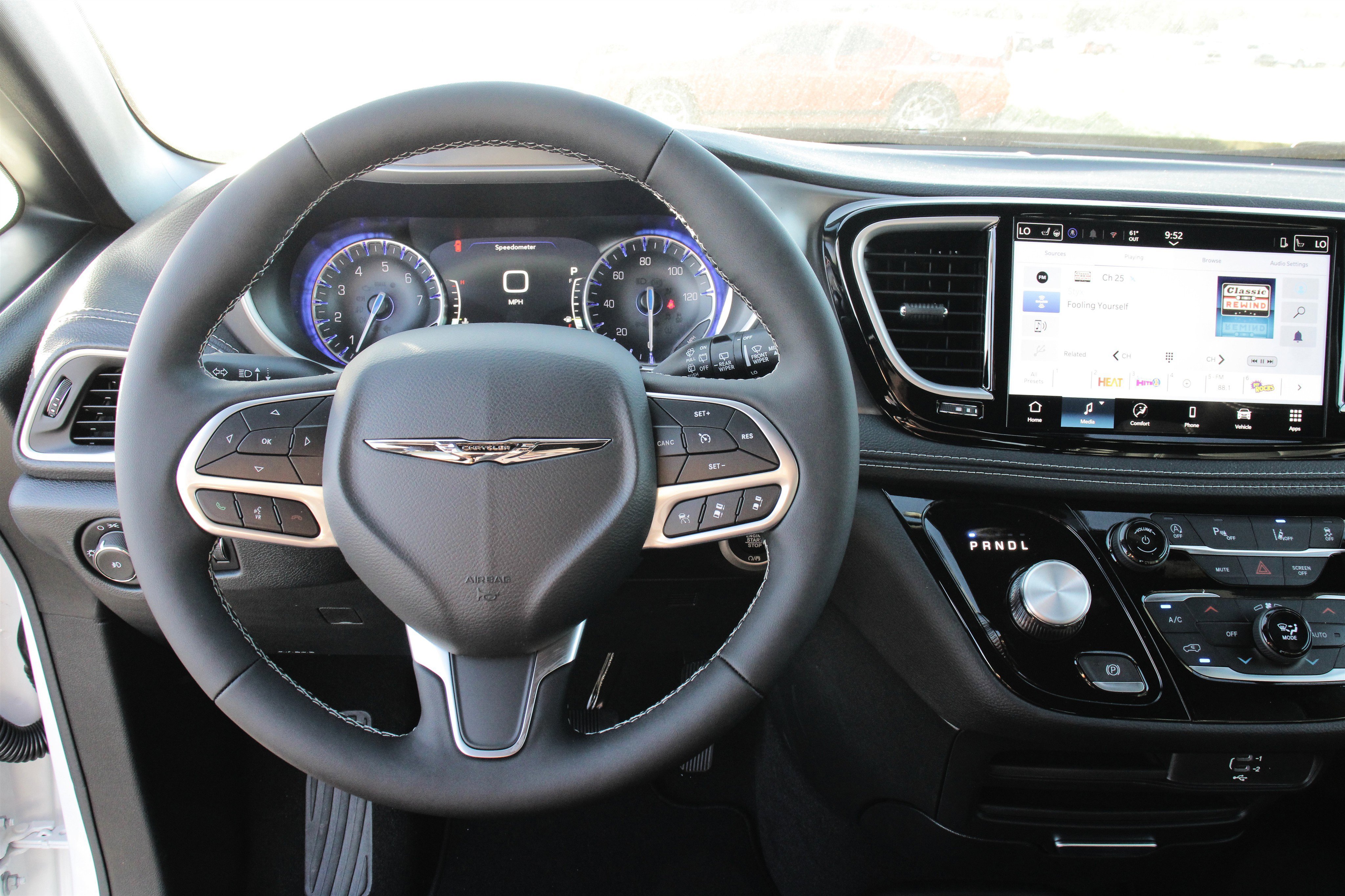 New 2026 Chrysler Pacifica Select image 8