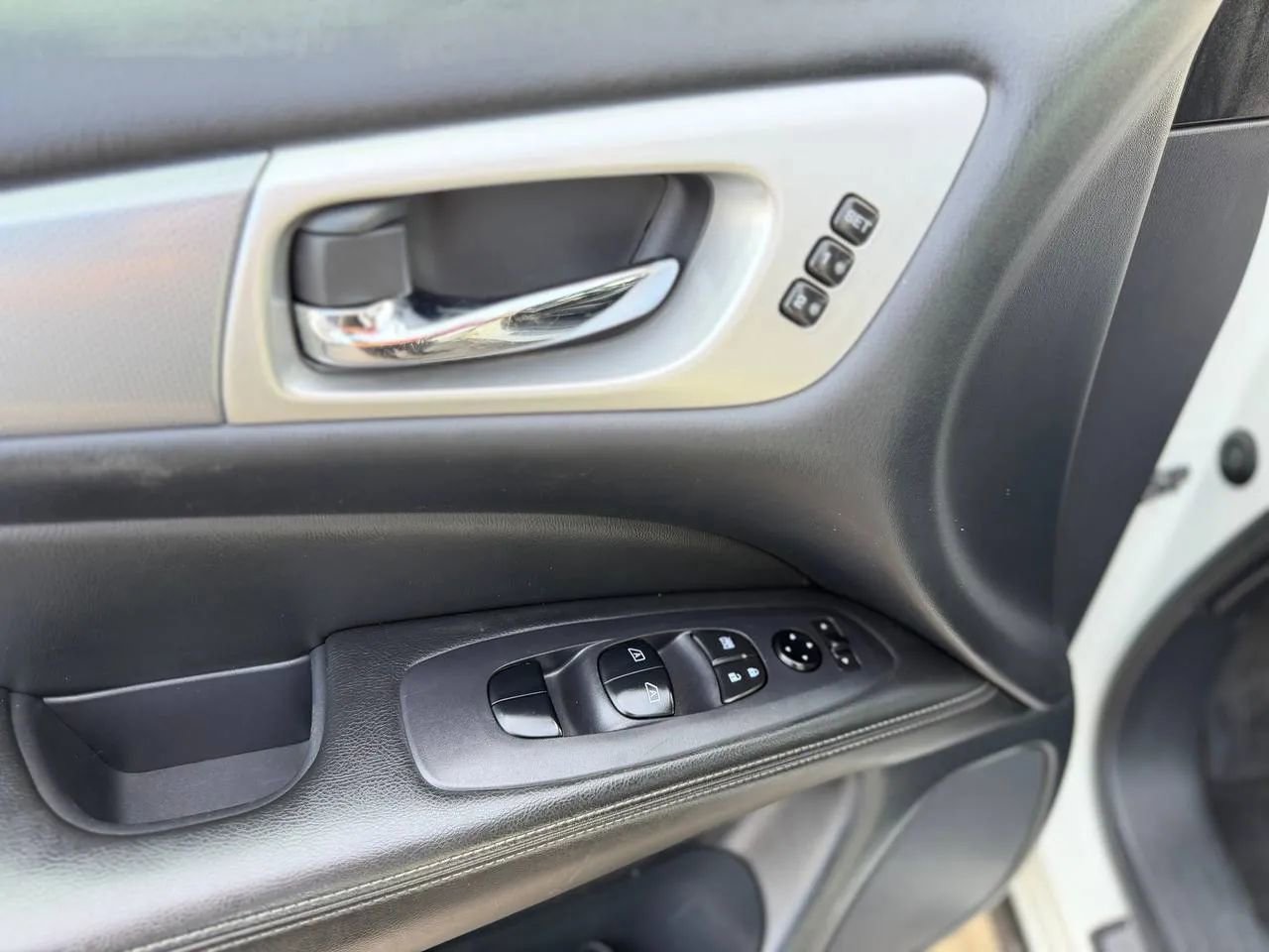 Used 2019 Nissan Pathfinder SL image 36