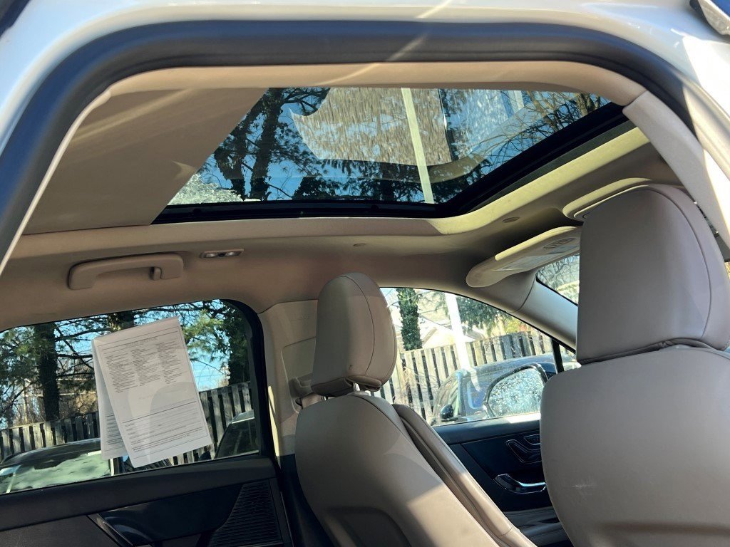 Used 2022 Lincoln Corsair AWD w/ Premium Package image 15