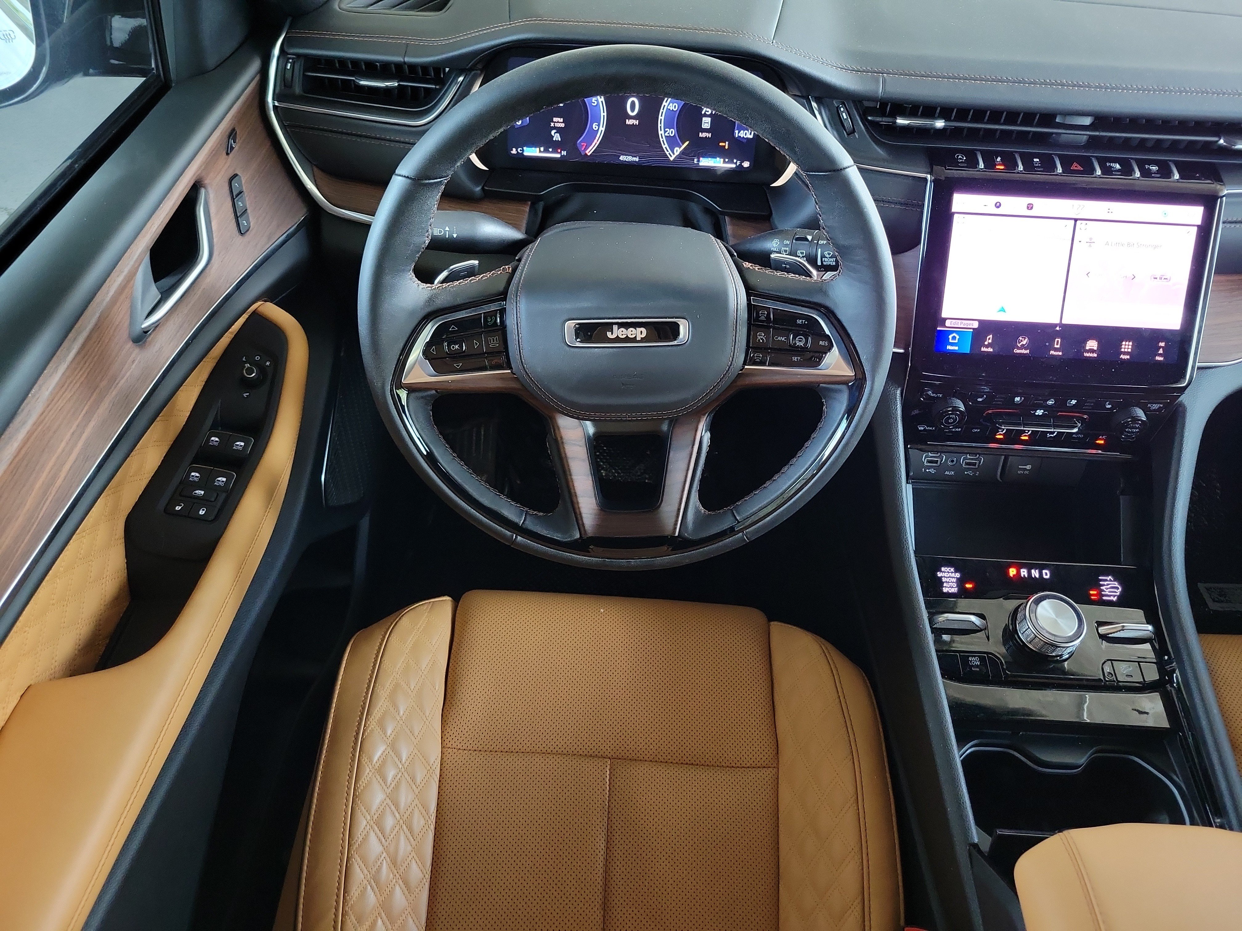 New 2025 Jeep Grand Cherokee L Summit w/ Advanced Protech Group IV AWD/4WD image 11