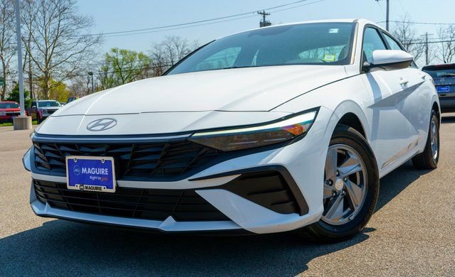 Used 2024 Hyundai Elantra SE FWD image 1