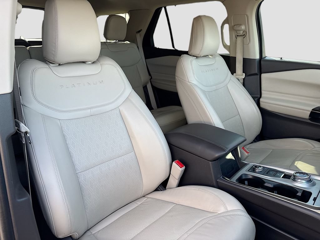 Used 2023 Ford Explorer Platinum w/ Technology Package AWD/4WD image 31