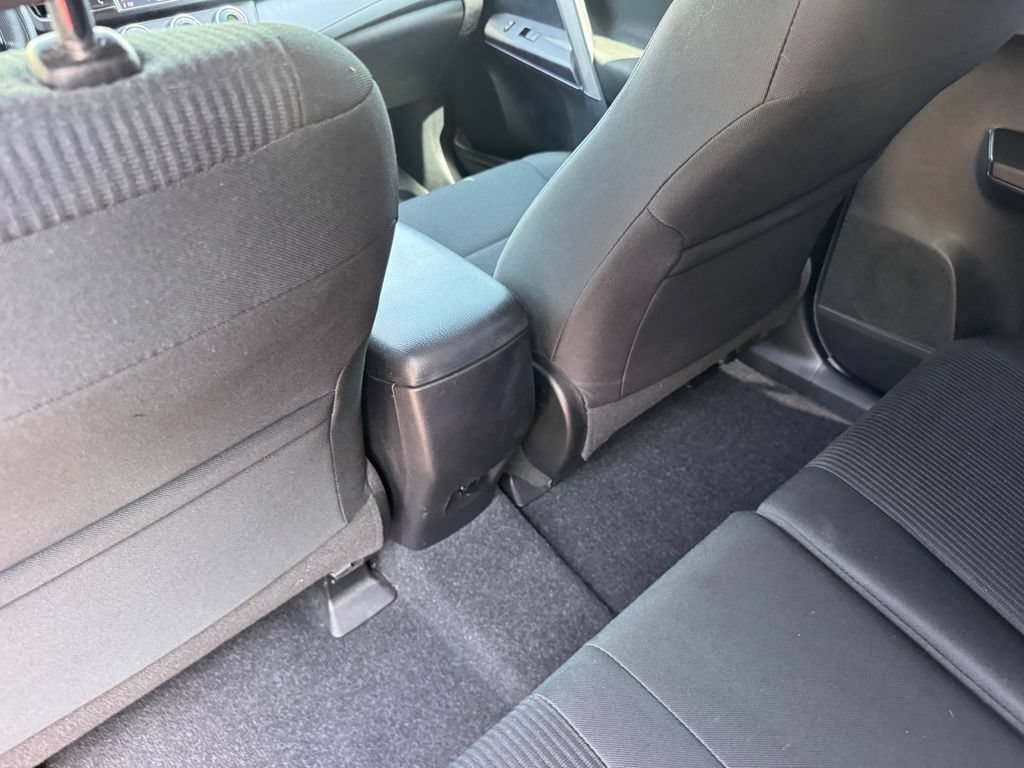 Used 2018 Toyota RAV4 LE AWD/4WD image 12