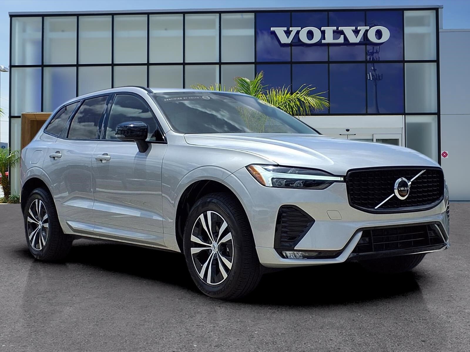 Certified 2025 Volvo XC60 B5 Core AWD/4WD image 1
