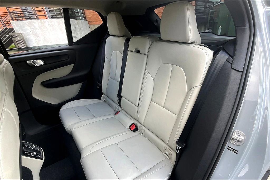 New 2026 Volvo XC40 B4 Plus w/ Protection Package Premier FWD image 16