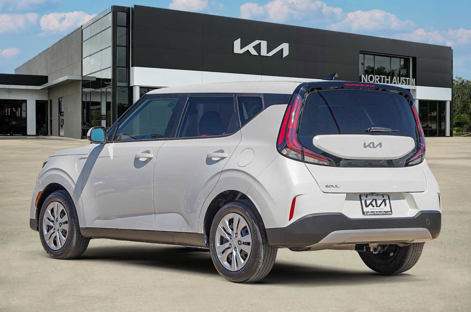 Used 2024 Kia Soul LX image 5