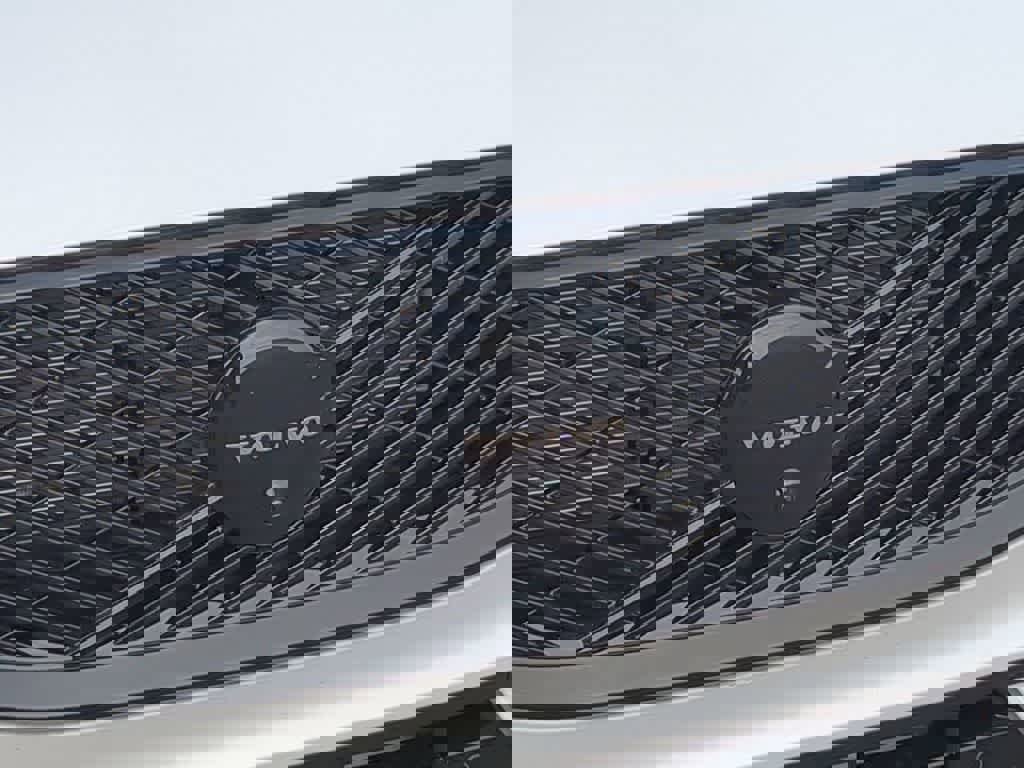 New 2026 Volvo XC60 T8 Ultra w/ Protection Package Premier AWD/4WD image 11