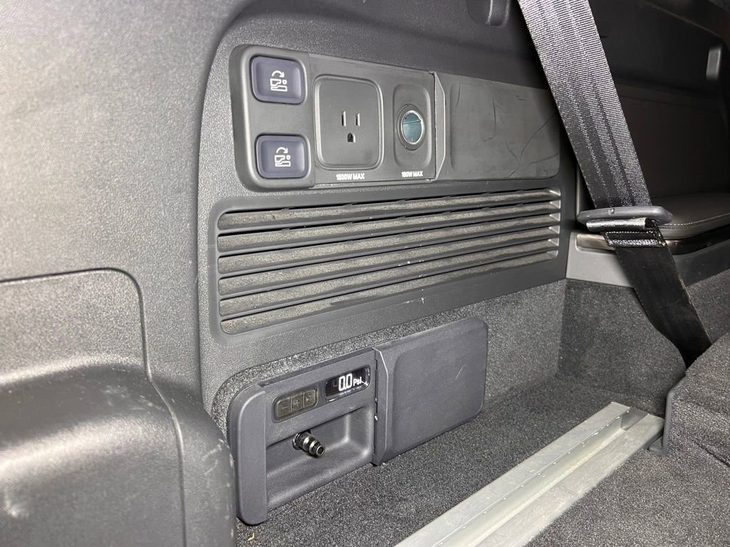 Used 2024 Rivian R1S Adventure image 25