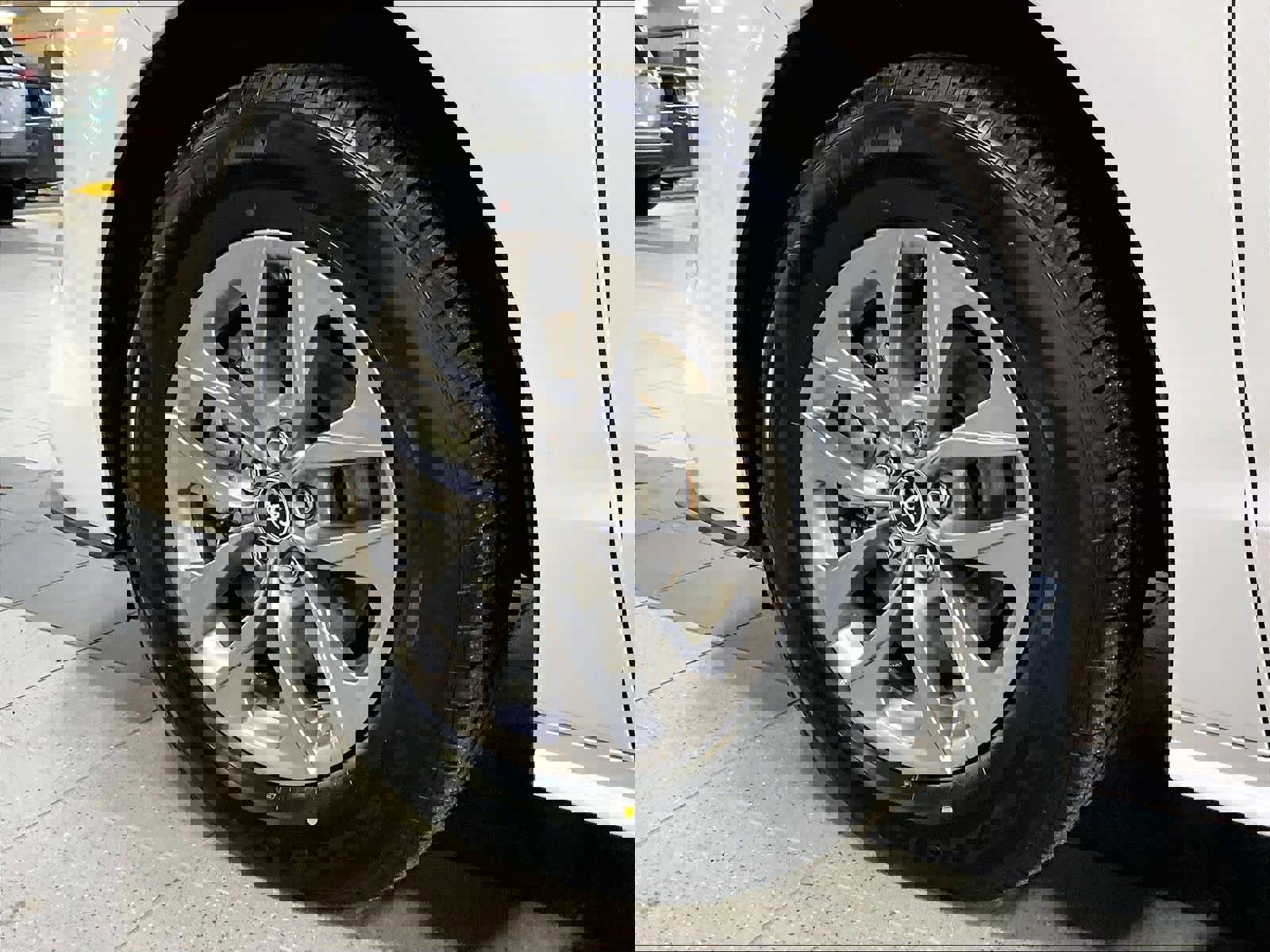 Used 2024 Toyota Sienna LE image 7