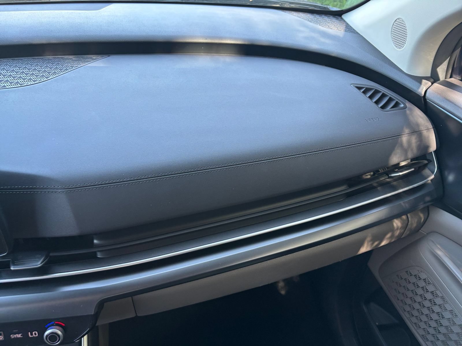 Used 2026 Kia Carnival FWD image 37