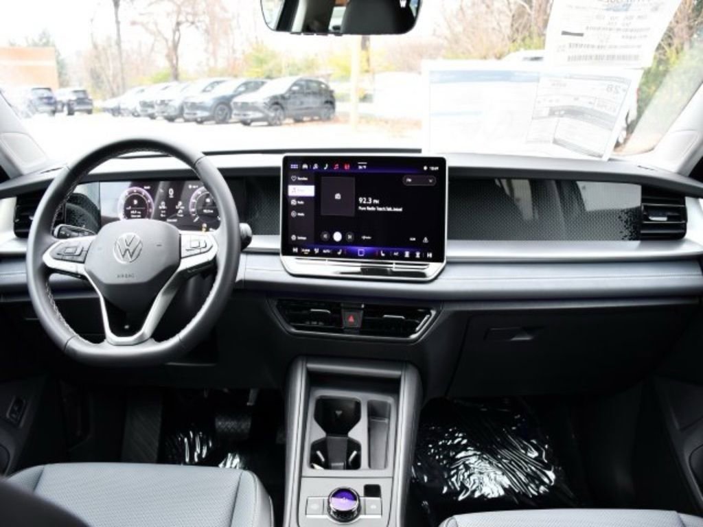 New 2026 Volkswagen Tiguan SE image 17