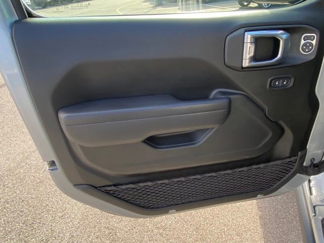 Used 2022 Jeep Gladiator Rubicon w/ Cold Weather Group image 11