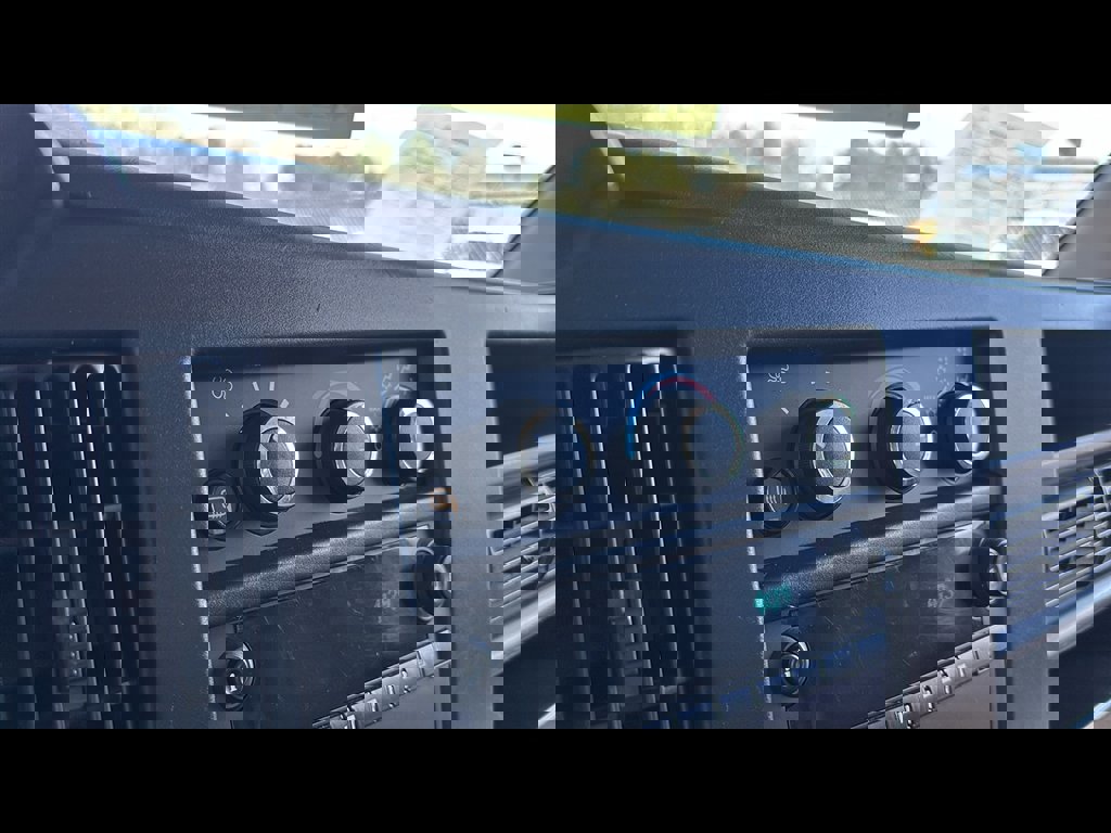 Used 2022 Chevrolet Express 2500 Extended image 15