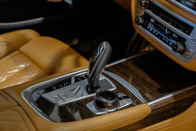Used 2022 BMW 750i xDrive w/ Luxury Rear Seating Package AWD/4WD image 32
