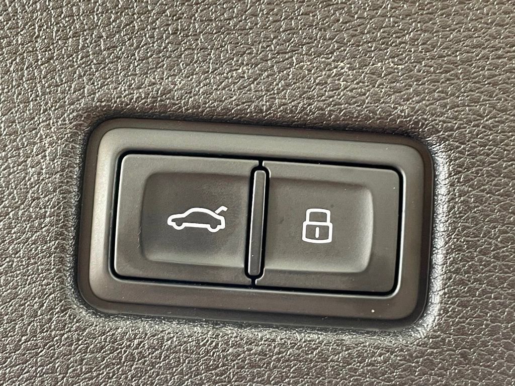 Used 2023 Audi RS Q8 w/ Black Optic Package image 25