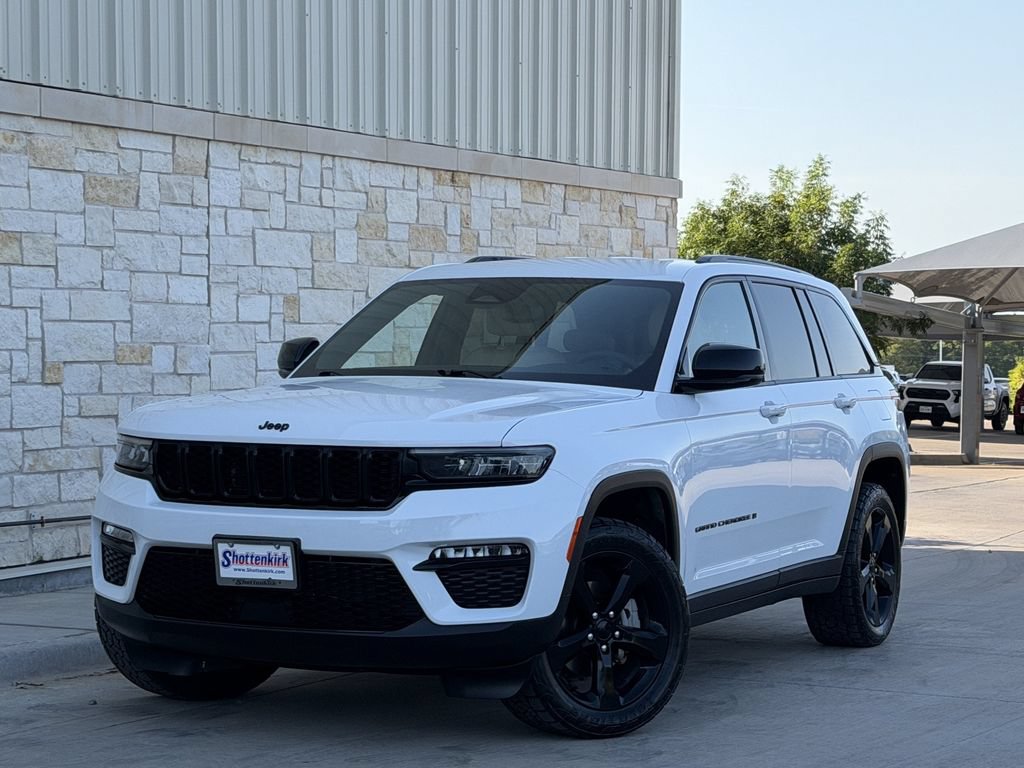 Used 2023 Jeep Grand Cherokee Limited w/ Black Appearance Package RWD image 2