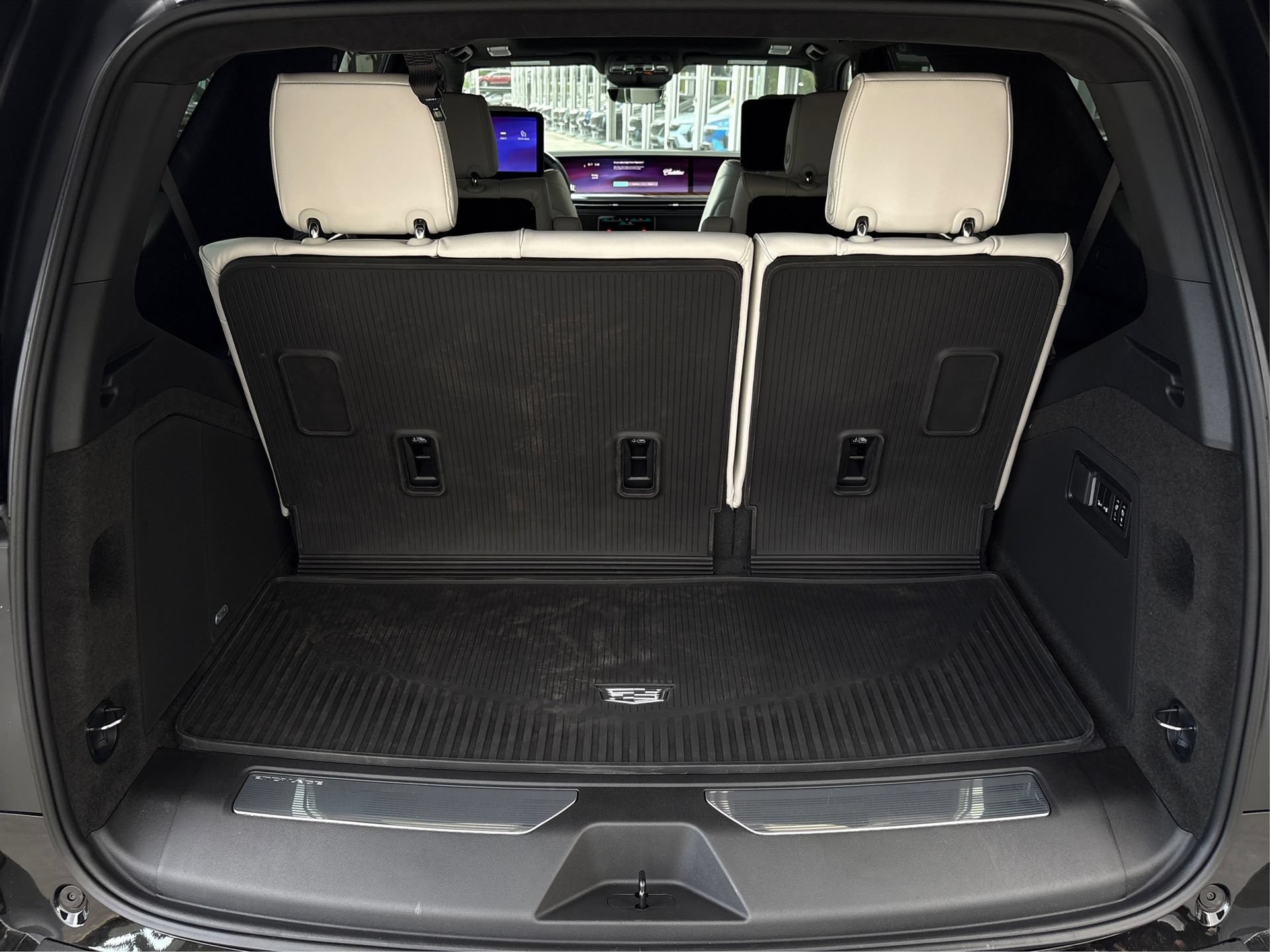 New 2026 Cadillac Escalade Platinum Sport AWD/4WD image 11
