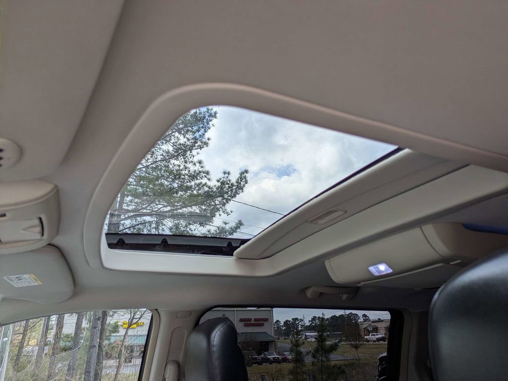 Used 2013 Chrysler Town & Country Limited w/ Luxury Group image 25