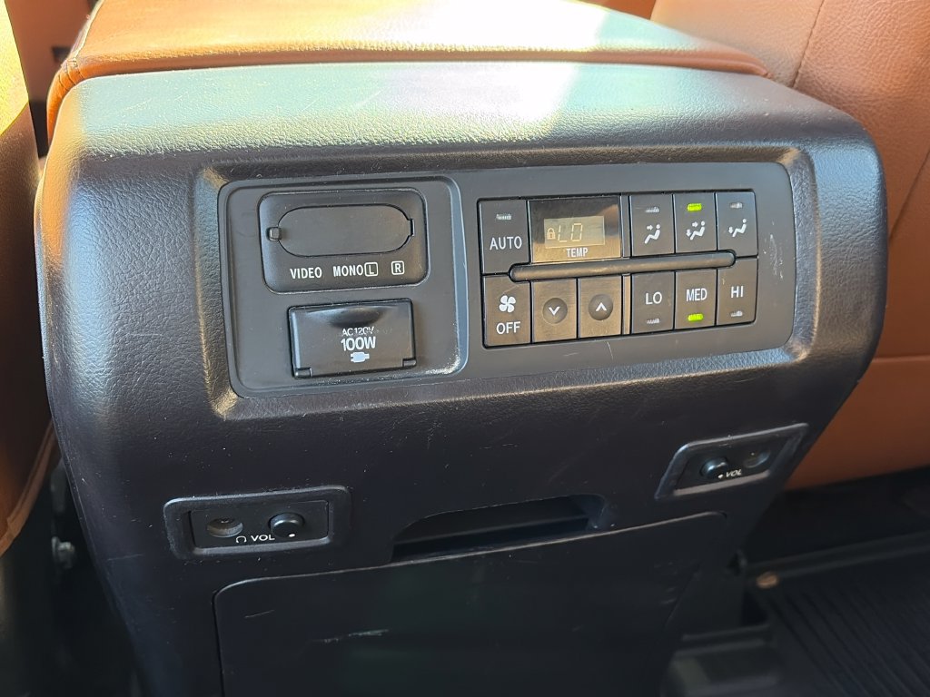 Used 2018 Toyota Sequoia Platinum AWD/4WD image 11